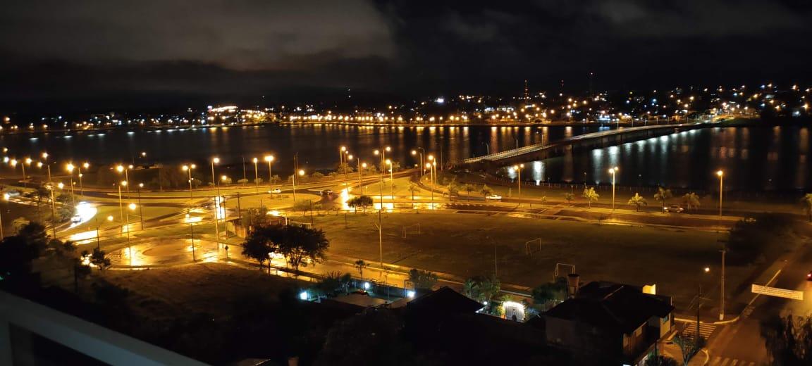 Vista nocturan desde el Edificio....Costanera Padre Wolik