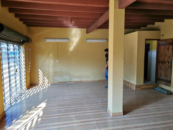 salon comercial sobre la avenida zavala cue 